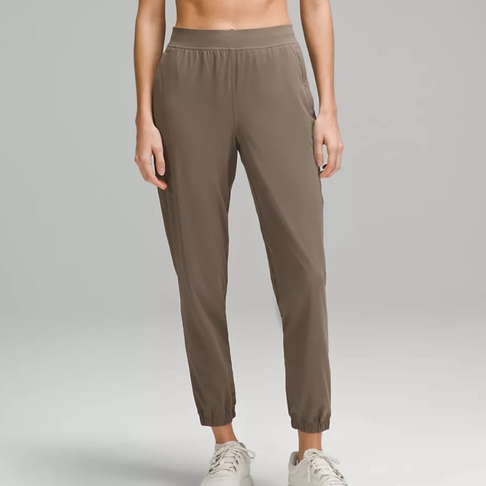 Lululemon Adapted State High-Rise Jogger
Full Length 0 NWT Nomad (Dark Taupe)